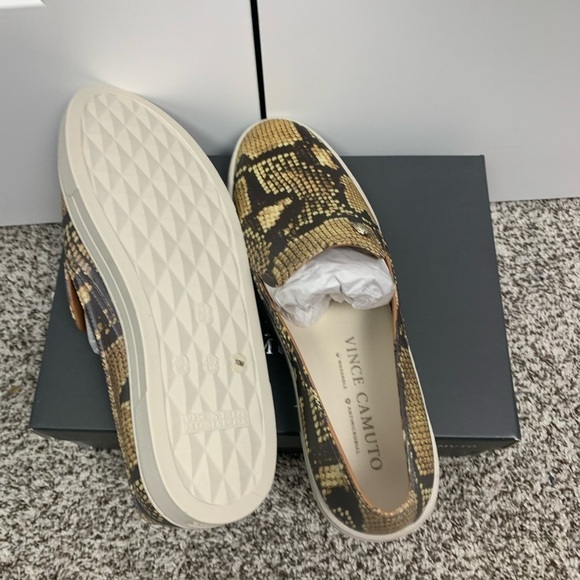 NWT Vince Camuto Size 10 Marjetta Womens Metallic Snakeskin Slip-On Sneakers - Picture 7 of 7